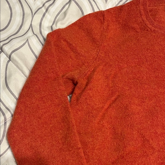 Tahari Woman 100% 2ply Cashmere Crewneck Sweater in Burnt Orange - Picture 4 of 9